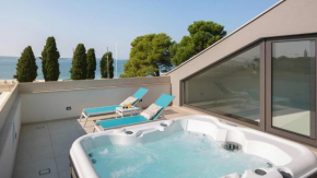 Villa Fasana - Penthouse Apartments with jacuzzi